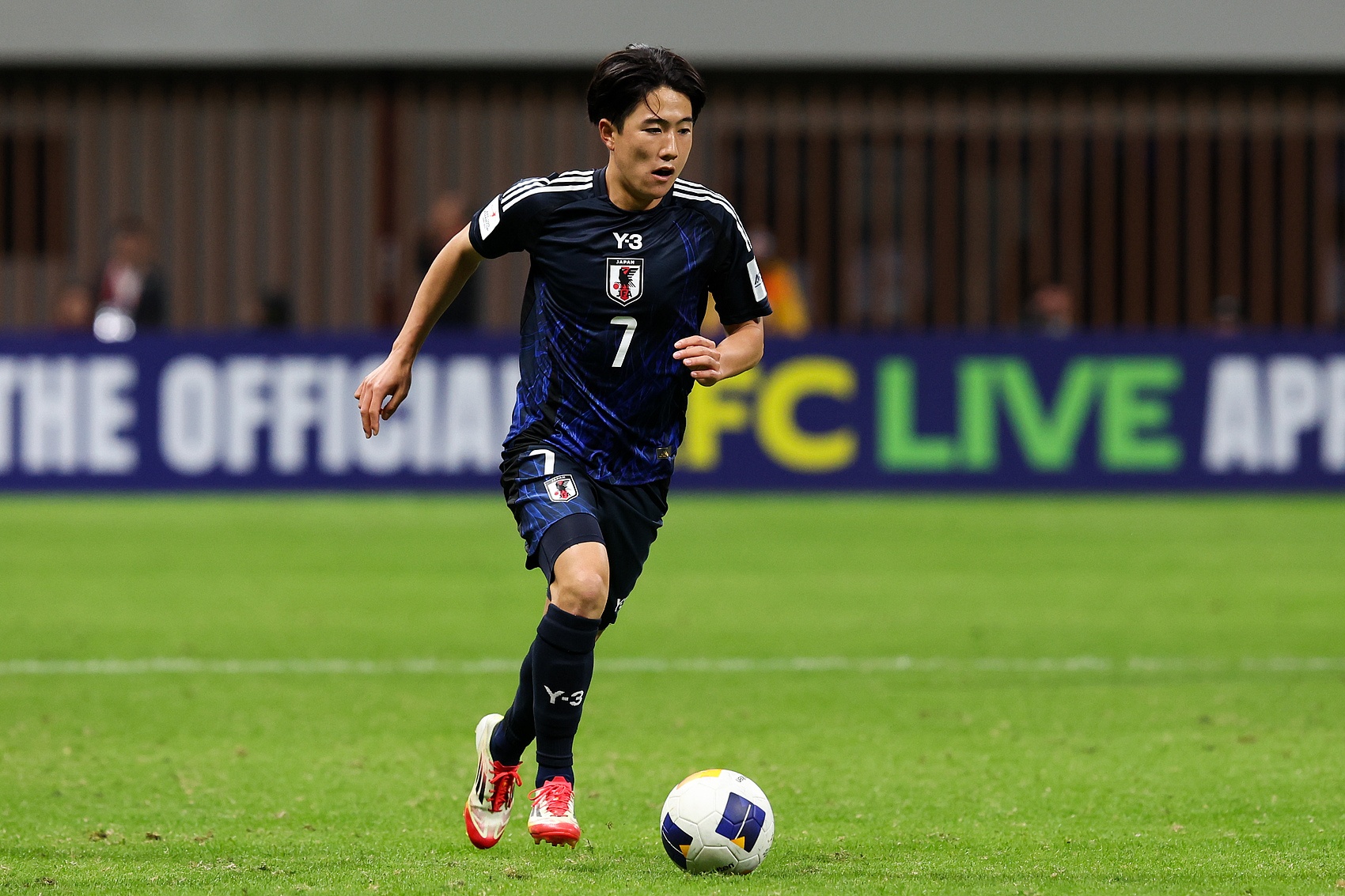 乐鱼中国体育-既要…又要…？佐藤龙之介：可以的话，赛事金靴和MVP都想拿下